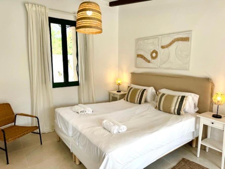 Llorenc 1, Entspannung Pur,stilvoll,ruhig,xxl Pool Appartement